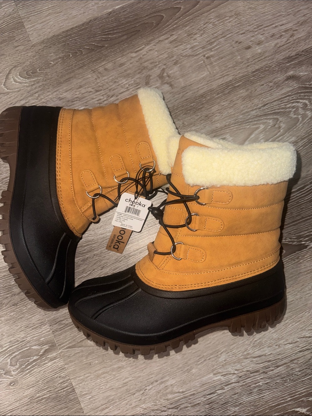 ✨BNWT✨ chooka Two-Tone Lace-Up Winter Boots in Chestnut and Black